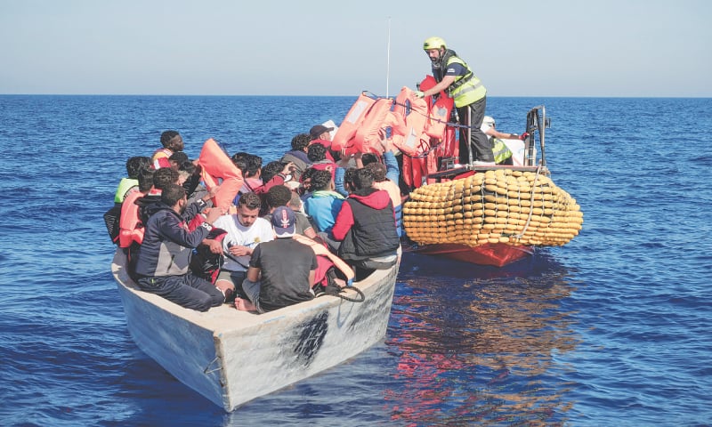 Italian coastguard rescues over 1,000 migrants