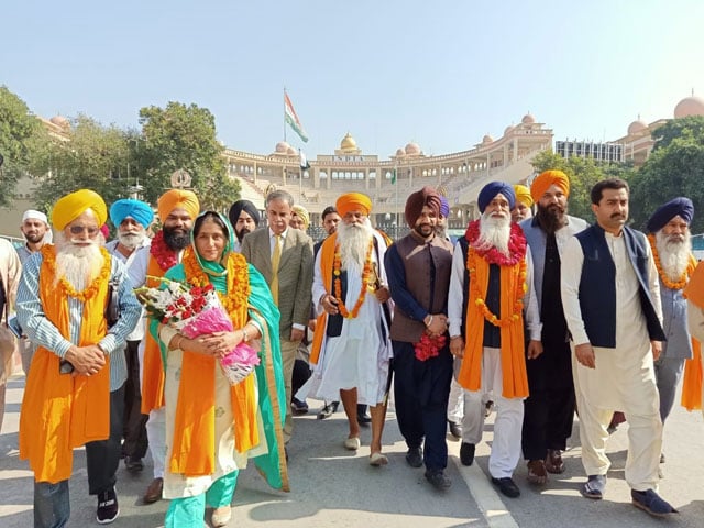 Sikhs arrive in Pakistan to take part in Baba Nanak’s birth anniversary