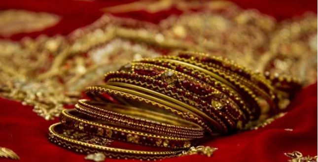 India: Bride refuses to marry after groom's family sends cheap bridal dress