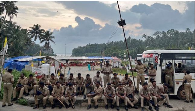 Over 36 Indian policemen injured in clashes with Adani port protesters