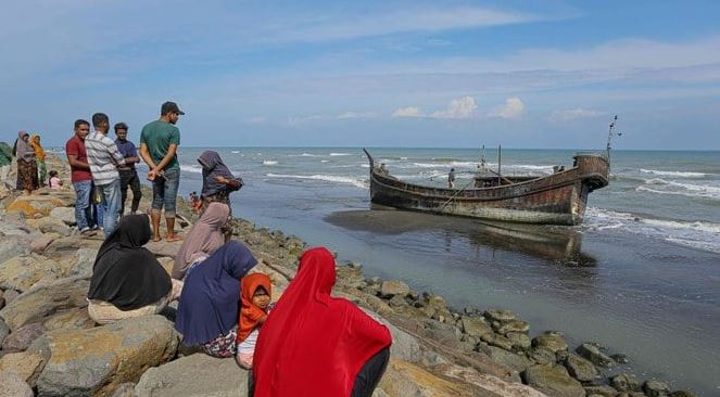 Around 20 dead as Rohingya boats land in Indonesia