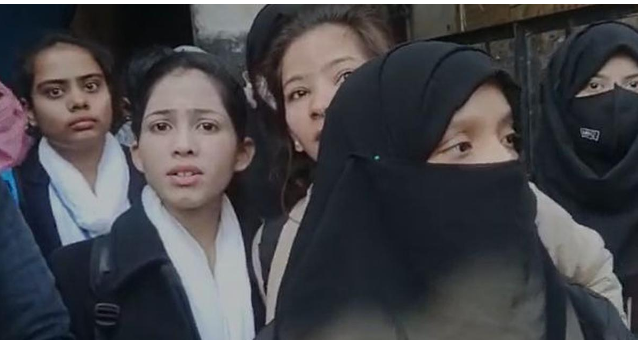 Muslim students wearing burqas not allowed inside Moradabad college in India