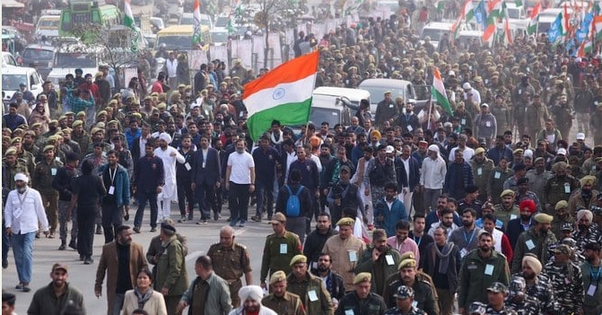 Rahul Gandhi vows to restore Kashmiri statehood in ‘Unite India March’ campaign
