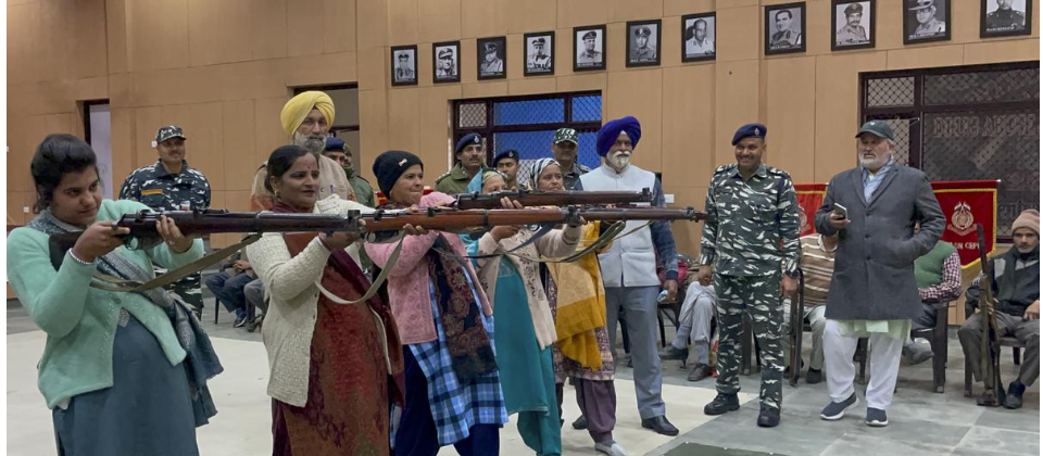 India arms civilians in border villages
