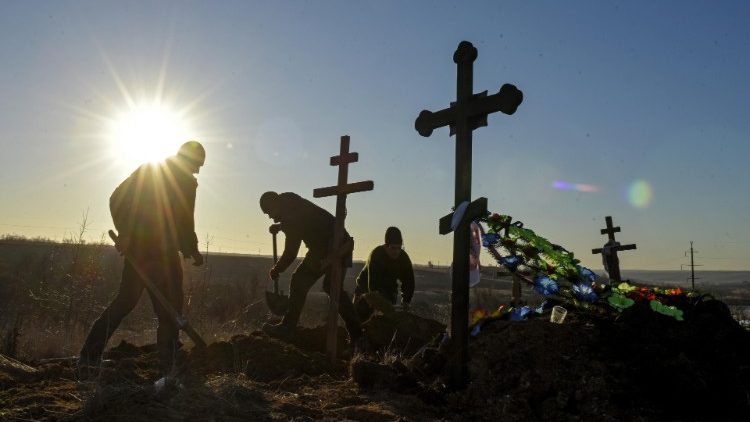 No sign of peace talks as death toll climbs in war-torn Ukraine