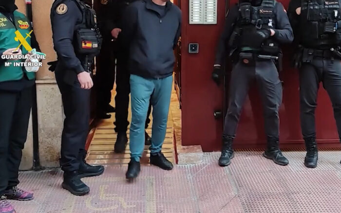 Spain arrests 10 for robbing Ukrainian refugees