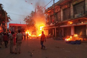 India: RSS goons set Muslim shops, houses, vehicles on fire in Bihar